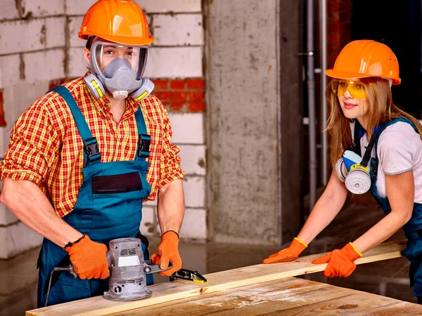 Pessoas em capacetes construtor  . — Fotografia de Stock