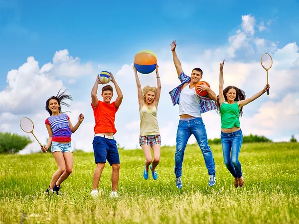 Groep mensen in de zomer — Stockfoto