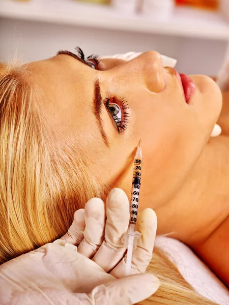 Botox injektioner under ögat — Stockfoto