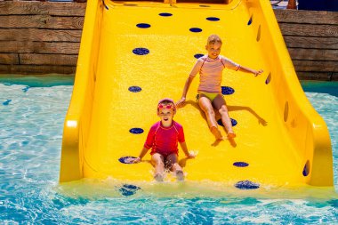 su kaydırağı aquapark, çocuk.
