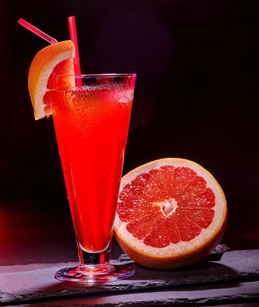 葡萄柚鸡尾酒与葡萄柚 — 图库照片