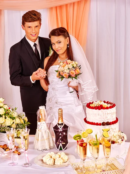 Group people at wedding table. — Stock Photo, Image