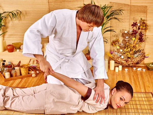 Man makes massage girl in spa — Stock Photo, Image