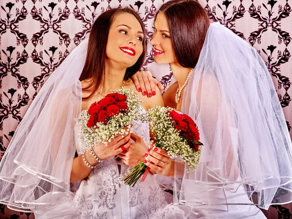 Ślub dziewczyny lesbijki w sukni ślubnej. — Zdjęcie stockowe
