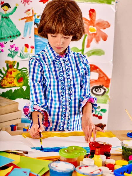 Little girl painting. — Stock Photo, Image