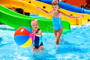 Çocuklar su kaydırağı aquapark, yakın.