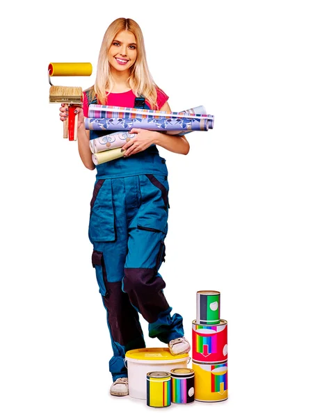 Builder woman with wallpapers. — Stock Photo, Image