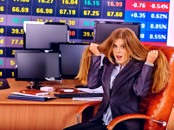 Obchodní žena v úřadu. — Stock fotografie