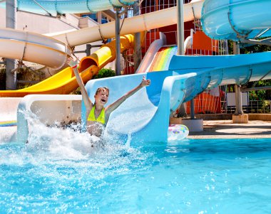 bikini çocuk su parkı sürgülü.