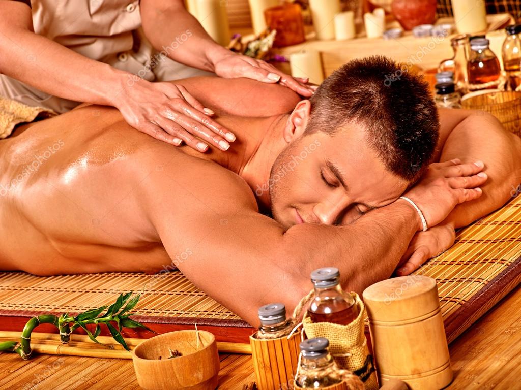 Bodybuilderin Alte Zierlicher Massage