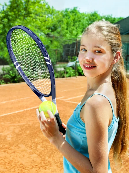 Chica atleta con raqueta y pelota —  Fotos de Stock