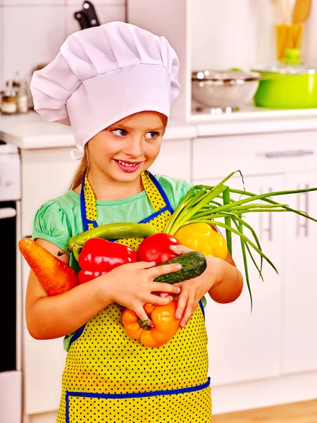 Child holds vegetable — Stock Photo, Image