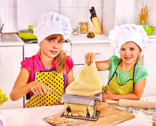 Children make homemade pasta. — Stock Photo, Image