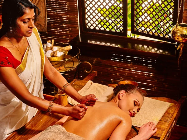 Woman having Ayurvedic spa treatment. — Stock Photo, Image