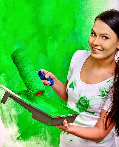 Woman paint wall at home. — Stock Photo, Image