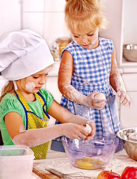 Girls preparing dough — Stock Photo, Image