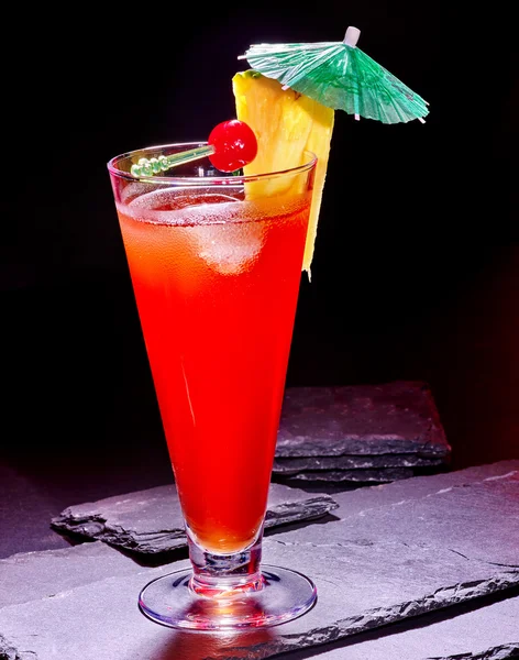 Ananas cocktail met cherry — Stockfoto