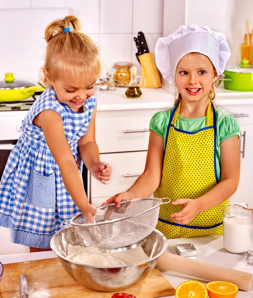 Girls preparing dough — Stock Photo, Image