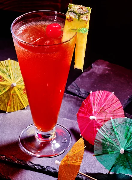 Ananas cocktail met cherry — Stockfoto