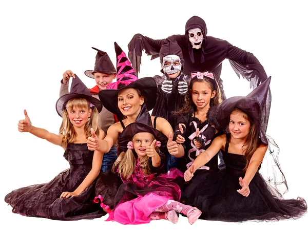 Cadılar Bayramı partisi grup çocuk ile . — Stok fotoğraf