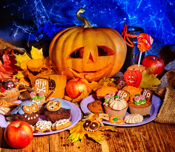 Halloween table with trick or treat — Stock Photo, Image