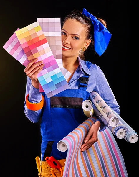 Builder woman with wallpaper — Stock Photo, Image