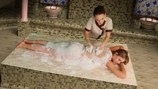 Zombi va yirtqich hayvonlar bilan 3D porno