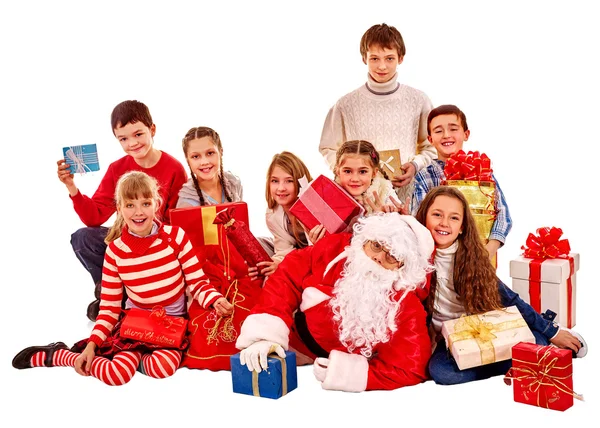 Санта-Клаус с группой детей . — стоковое фото