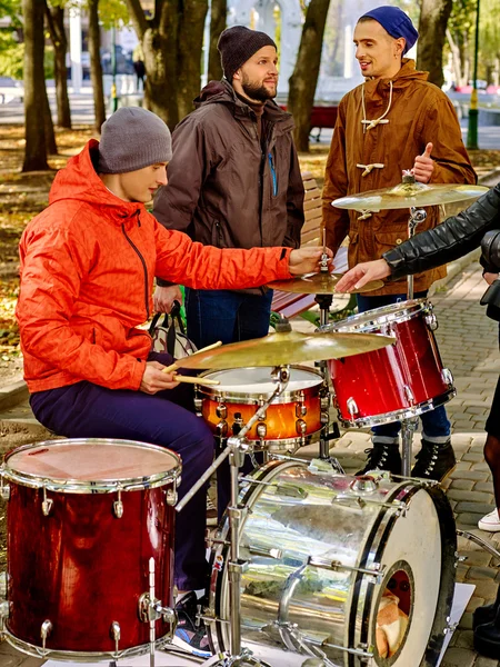 Auftritt von Straßenmusikern — Stockfoto