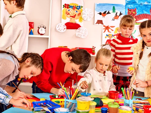 Kinderen op de kleuterschool. — Stockfoto