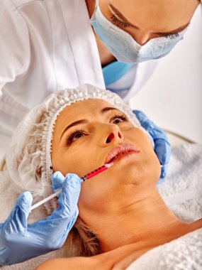 Şevval Özçelik Güzellik salonuyla spa kadında.