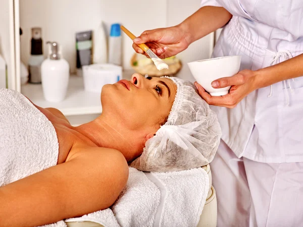 Woman middle-aged in spa salon with beautician. — Stock Photo, Image