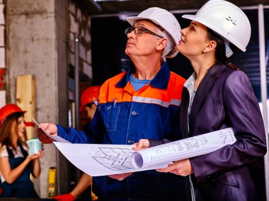 kadın ve erkekte Oluşturucusu kask