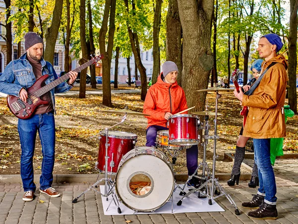 Music street performers in park — Stock Photo, Image