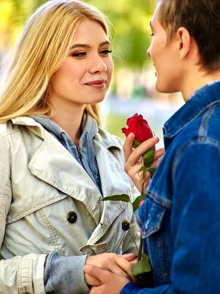 Man present rose by woman — Stock Photo, Image