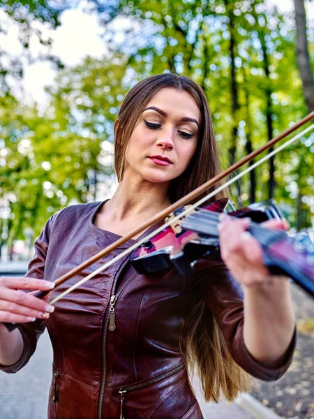 Music street performer girl violinist — Stock Photo, Image