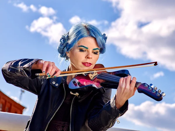 Música artista callejera chica violinista — Foto de Stock