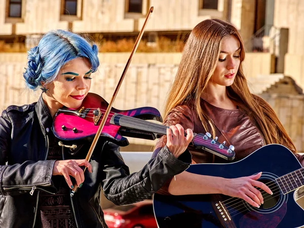 Música artistas de rua duas meninas — Fotografia de Stock