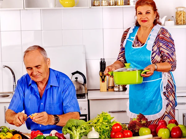 Senior couple cooking at kitchen. — Stock Photo, Image