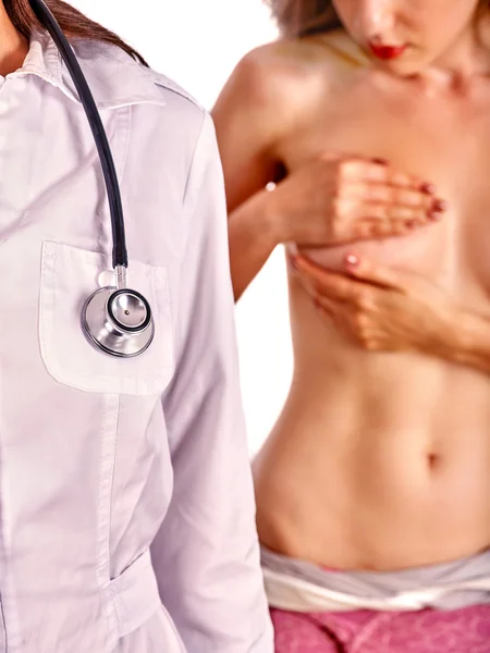 医生 mammolog 和年轻裸女病人. — 图库照片