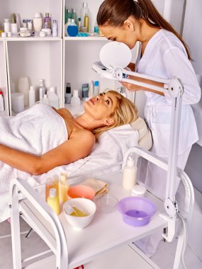 Şevval Özçelik Güzellik salonuyla spa kadında