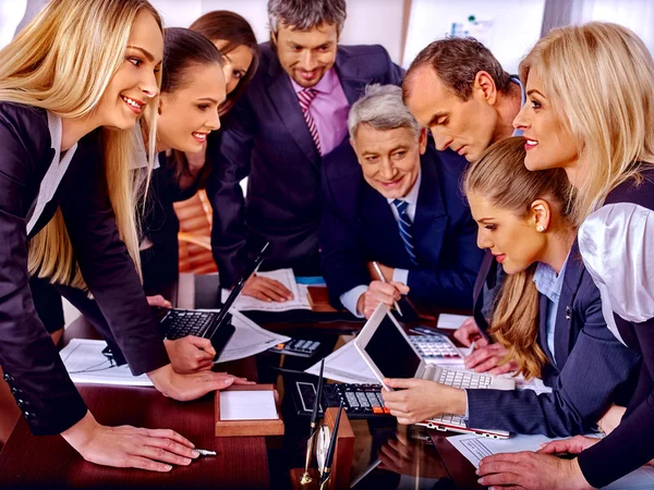 Groep mensen uit het bedrijfsleven in office. — Stockfoto