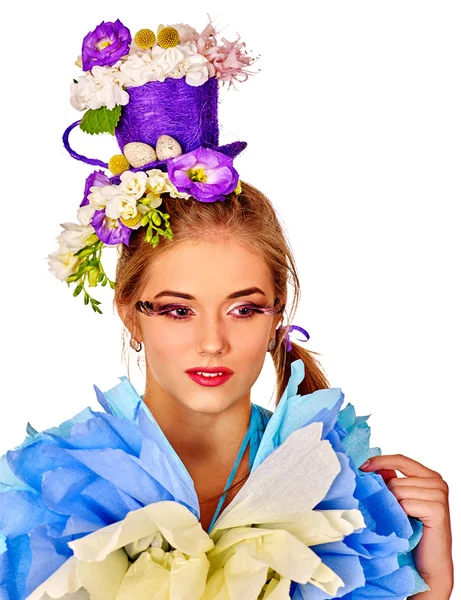 Retrato mujer con pestañas postizas en vestido de Pascua . —  Fotos de Stock