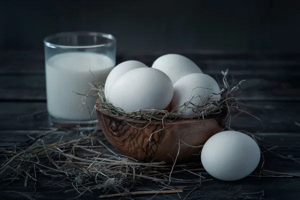 鸡蛋和牛奶 — 图库照片