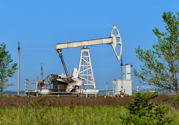 Old oil pumpjack — Stock Photo, Image