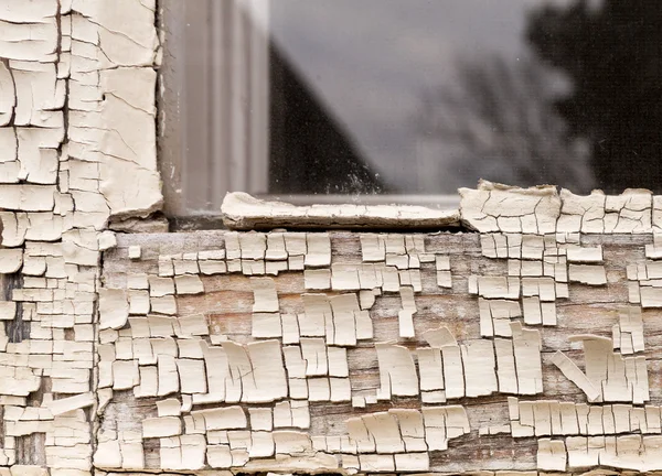 Detalj av gamla fönster med peeling paint — Stockfoto