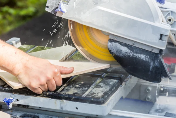 Máquina de corte de baldosas refrigerada por agua — Foto de Stock