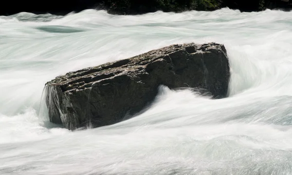 Niagara-joki White Water Walkissa Kanadassa — kuvapankkivalokuva