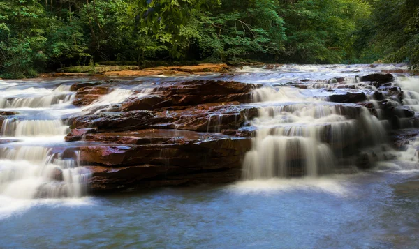 Καταρράκτης στο λασπωμένο Creek κοντά Albright Wv — Φωτογραφία Αρχείου