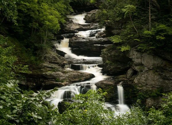 Cullasaja valt waterval op de berg Water Scenic Byway in de buurt van Hi — Stockfoto